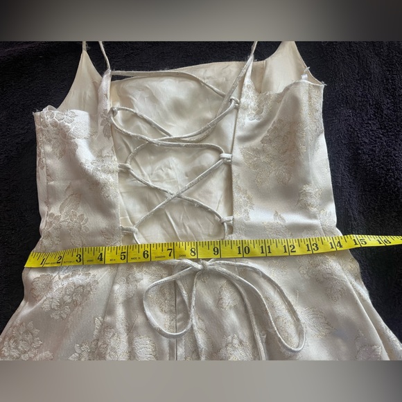 Vintage Lace-up Tulle Underlay Gown - Picture 7 of 9